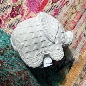 Pottery Barn Ceramic Elephant Nightlight 5.5”W x4”H 5W